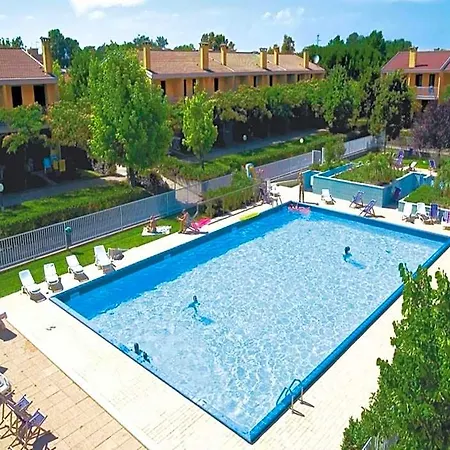 Spacious With Private Garden And Shared Pool By Beahost Hotel *