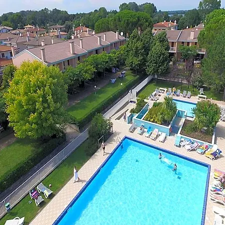 Spacious With Private Garden And Shared Pool By Beahost