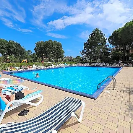 Spacious With Private Garden And Shared Pool By Beahost Hotel