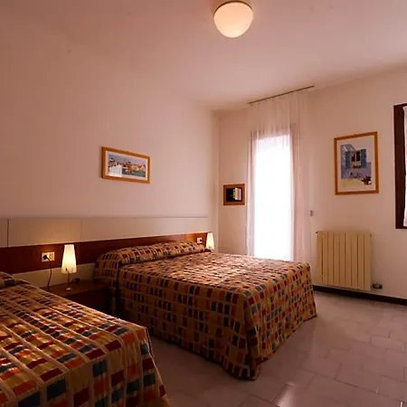 Spacious With Private Garden And Shared Pool By Beahost *
