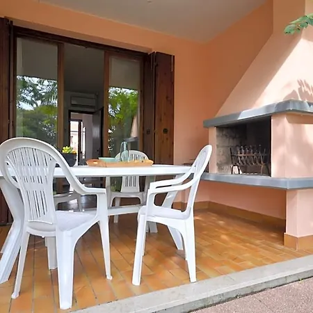 Spacious With Private Garden And Shared Pool By Beahost Hotel